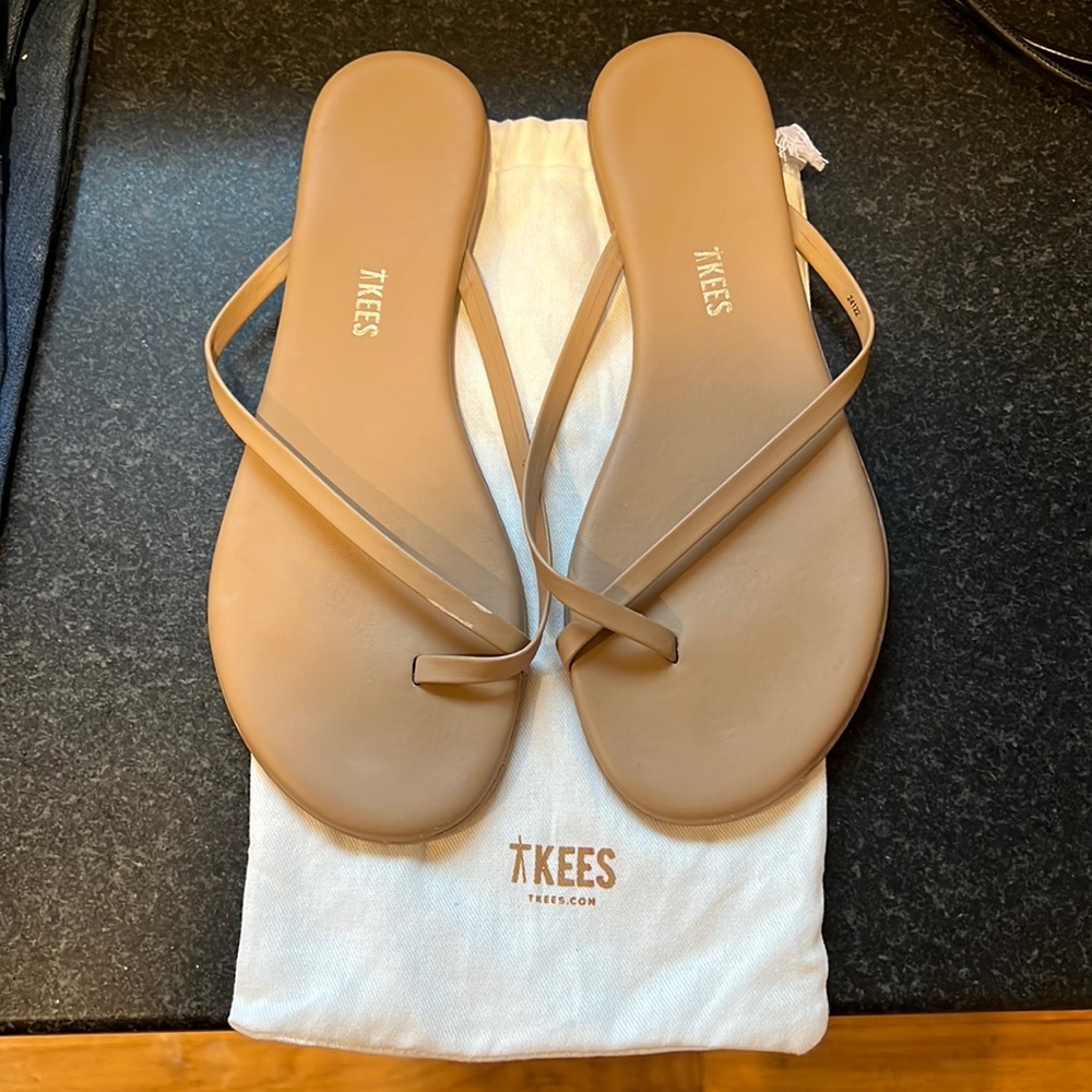 Tkees matte vegan leather nude sandals in excellent condition w/ orig dust bag.
